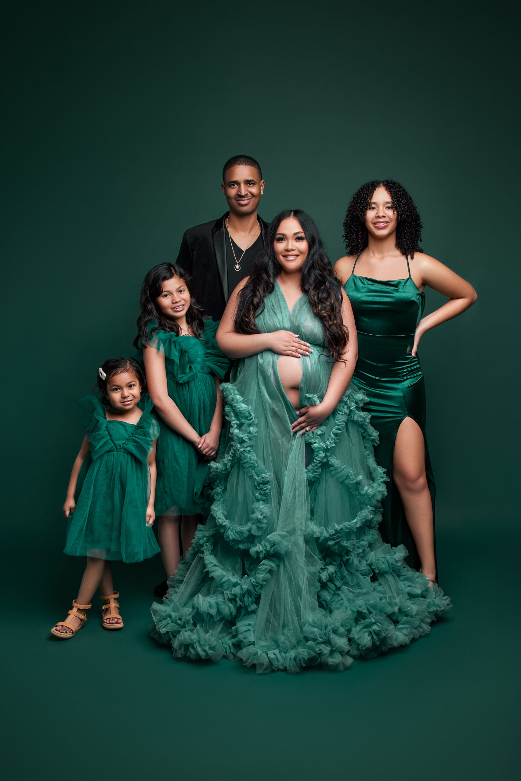 family photo with pregnant mom and matching outfits